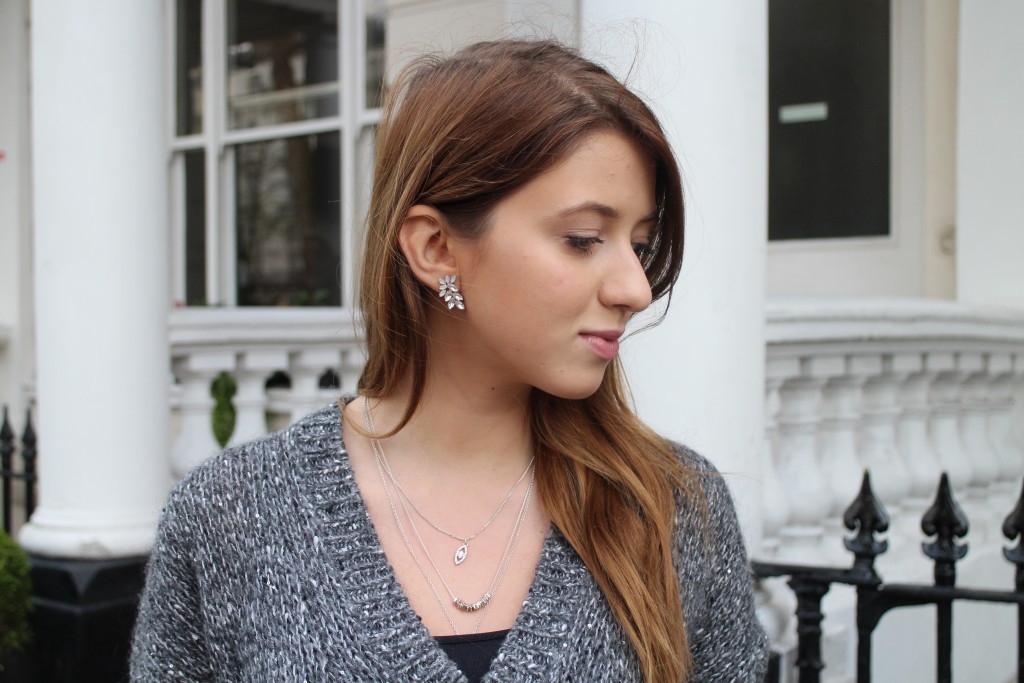 LESS IS MORE—Nine Dainty Jewelry Looks That Are Simply Stunning 15 Martinez1