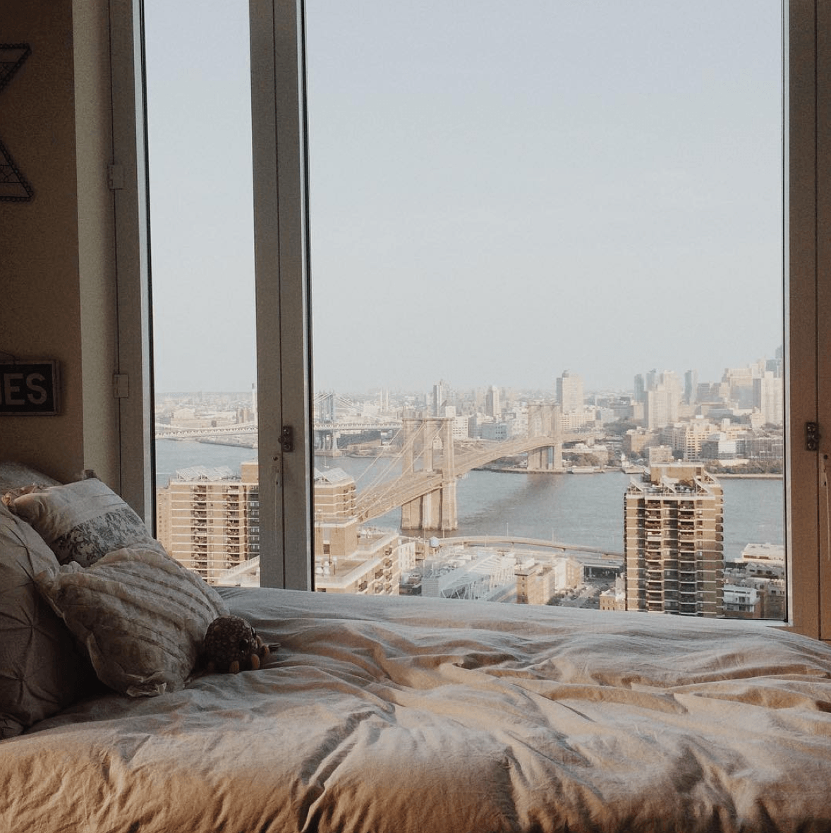 CollegeDormista—Seven Beds That Make The Struggle To Wake Up Real 10 Screen Shot 2016-01-13 at 2.32.44 PM