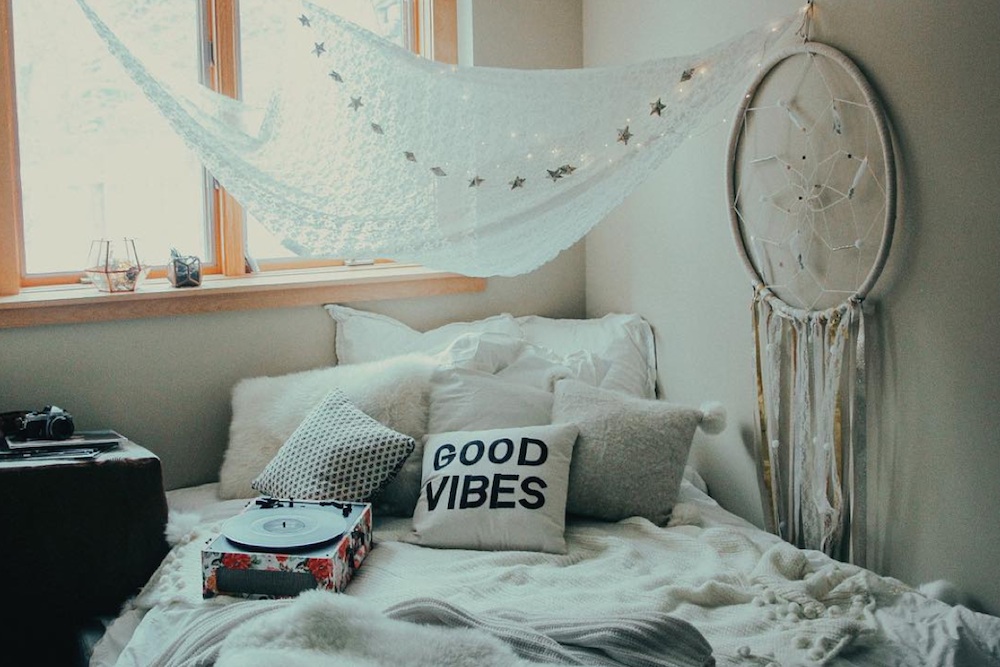 CollegeDormista—Seven Beds That Make The Struggle To Wake Up Real 15 Screen Shot 2016-01-13 at 2.33.22 PM