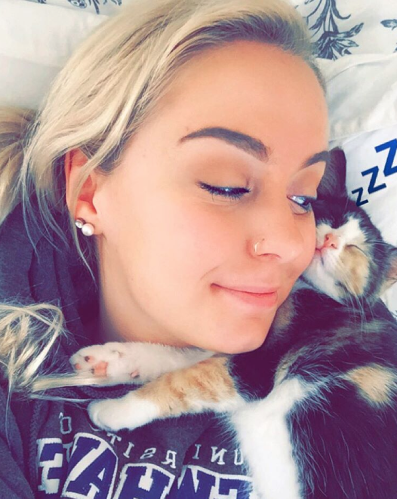 12 of the Cutest Cats and Dogs to Celebrate "Love Your Pet Day" 29 amandaasette