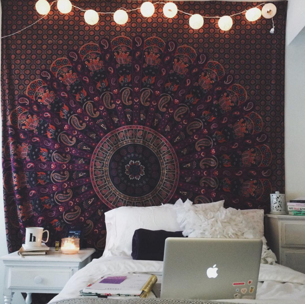 35 Style Guru Spaces That Will Give You MAJOR Dorm Room Envy 59 hannahbullion