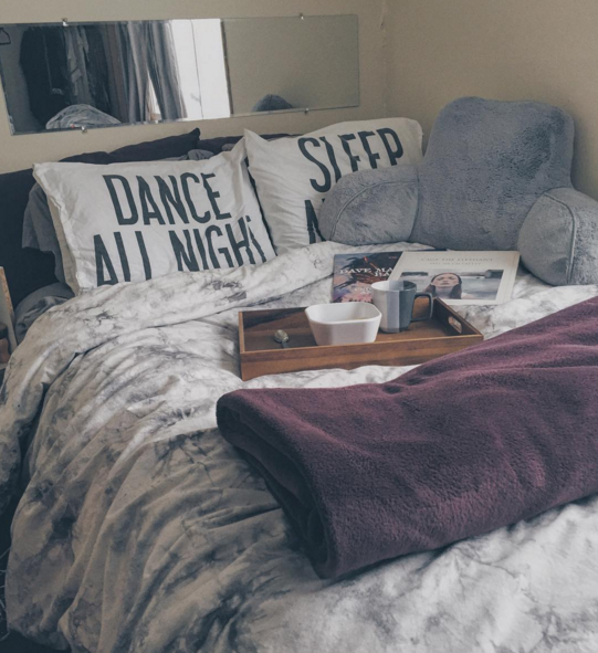 35 Style Guru Spaces That Will Give You MAJOR Dorm Room Envy 49 mags_m10