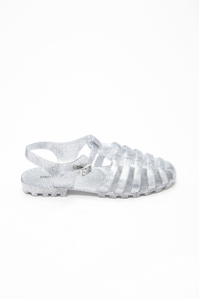 TEN UNDER $10—Wanderlust Essentials 18 00078763-02