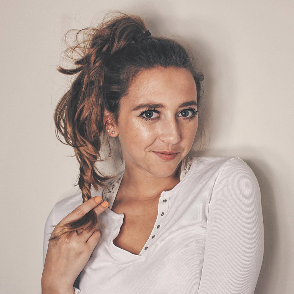 Nine Hair Hacks That Are Ridiculously Easy And Ridiculously #RAD 17 Screen Shot 2016-04-05 at 3.37.58 PM