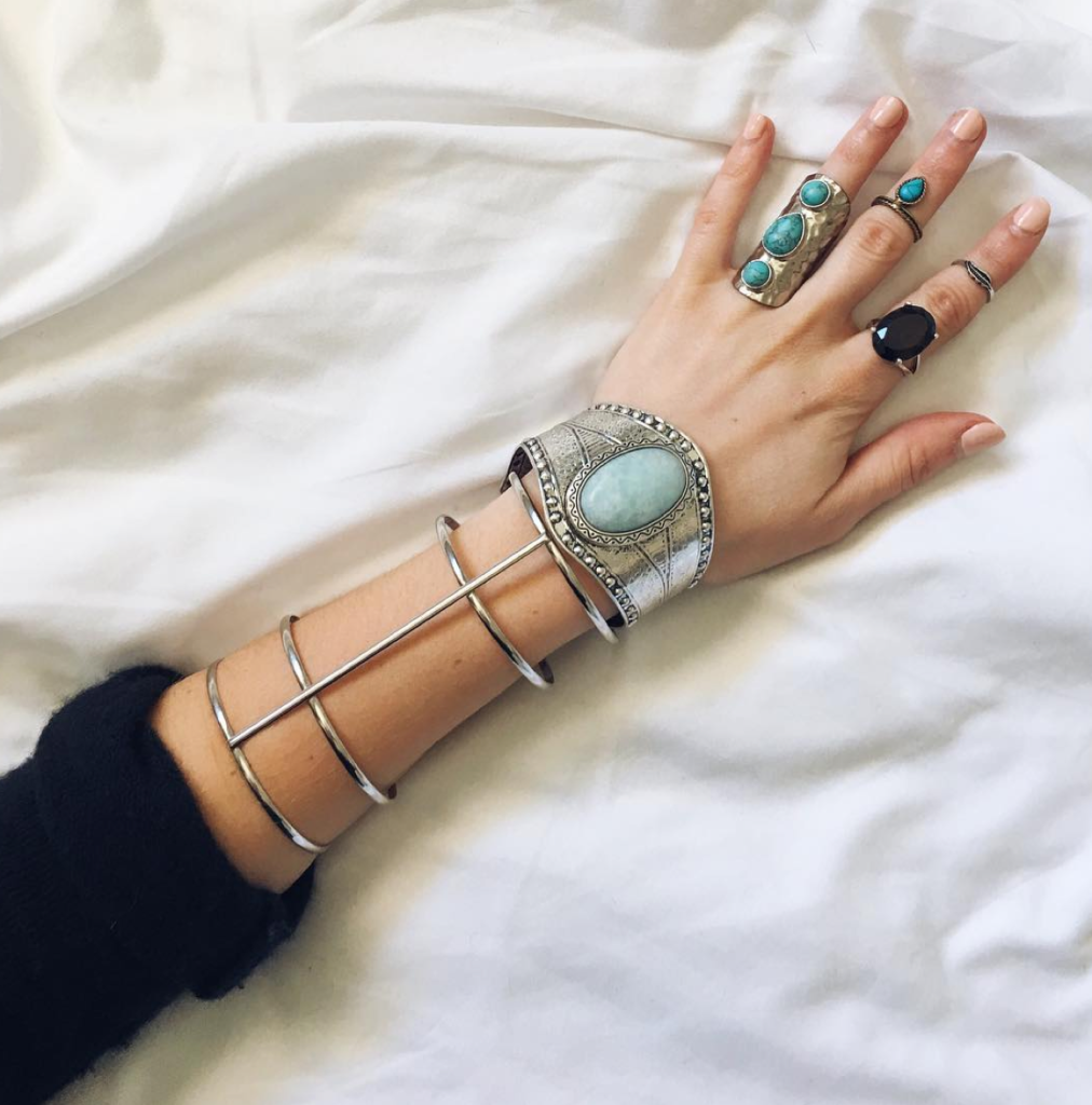 FREE FASHION—Styling Tips To Update Your Look That Won't Cost You A Thing 12 Screen Shot 2016-04-19 at 4.27.32 PM