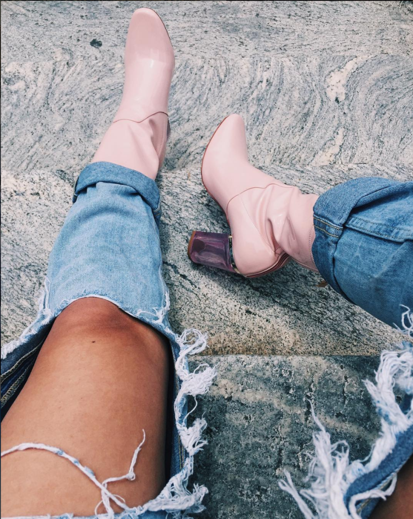 HOLEY INVESTED—22 Torn Denim Looks Tearing Up Spring Wardrobes 35 kaycaden