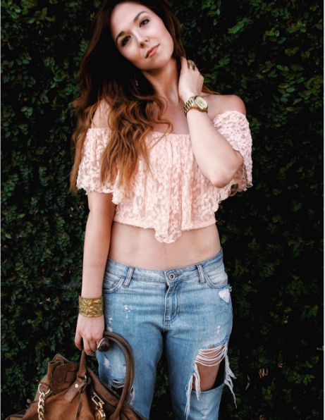 HOLEY INVESTED—22 Torn Denim Looks Tearing Up Spring Wardrobes 29 missmoorestyle