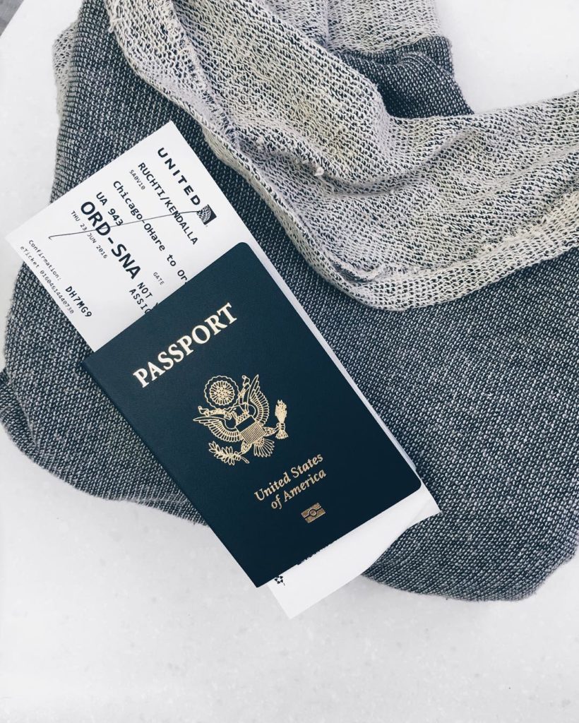 Flat Lays For Vacas: Eight Photos to Help You Pack For Your Next Adventure 11 2_kendallruchti