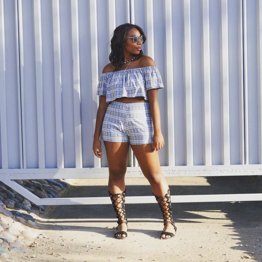 Off-the-Shoulder Versus Oversized—Trending Shirts From Our Style Gurus 14 3-gisele_milan