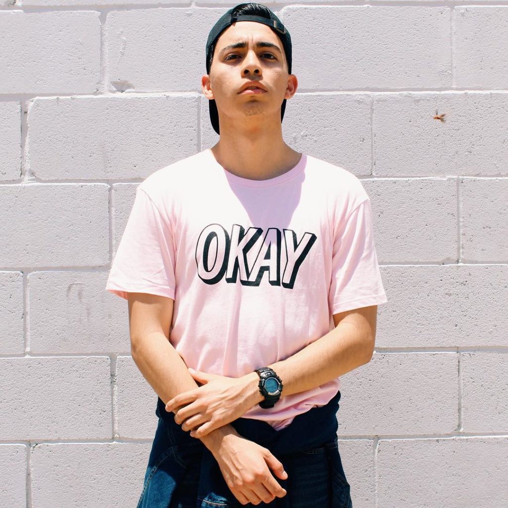 Off-the-Shoulder Versus Oversized—Trending Shirts From Our Style Gurus 15 4-i_dantheman