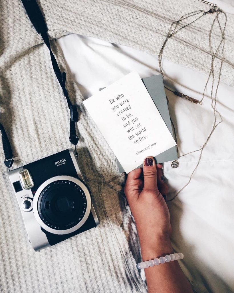 Flat Lays For Vacas: Eight Photos to Help You Pack For Your Next Adventure 14 5_kalynnelizabeth_