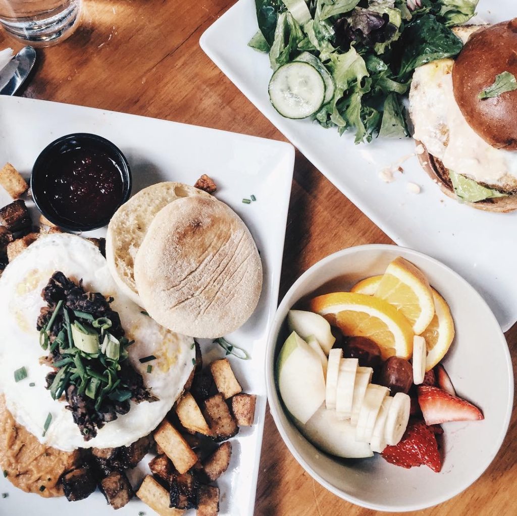 Six Simple Ways to Maintain a Workout Schedule During the Semester 13 14262724_831848013617957_1478356362_n