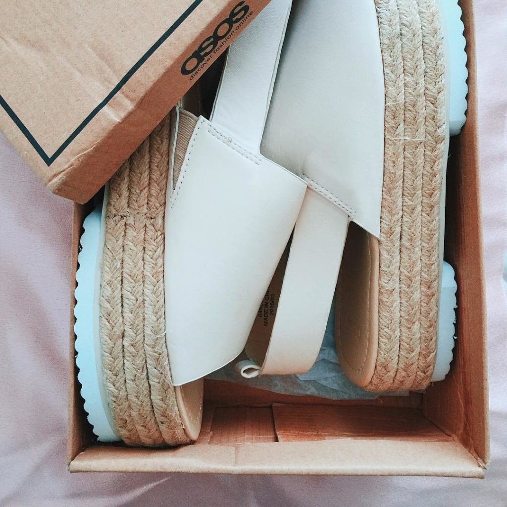 Six Ways to Make the Most of Your Sandals Before It’s Too Late 10 kelseycaden