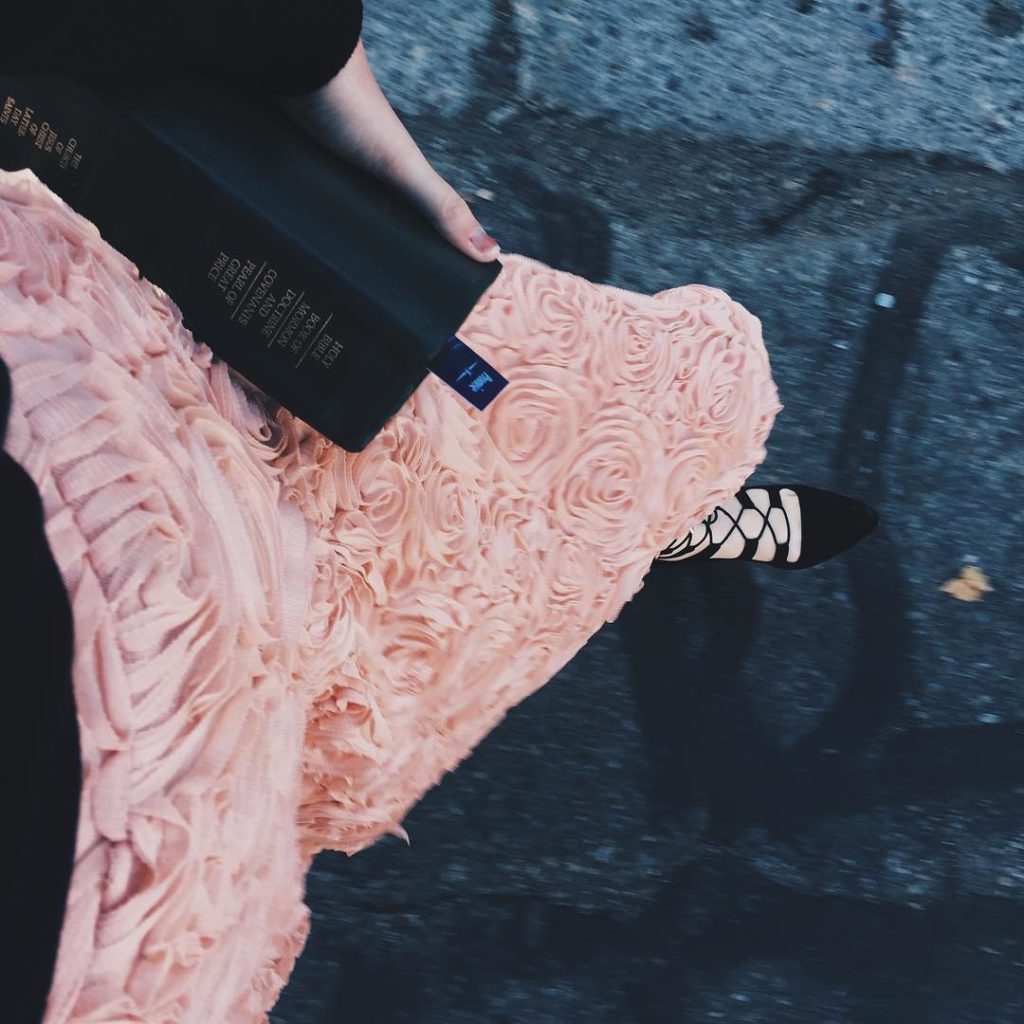 Blush for Fall—Ten Looks for Pink Outfit Inspiration 13 2_kirameetsworld