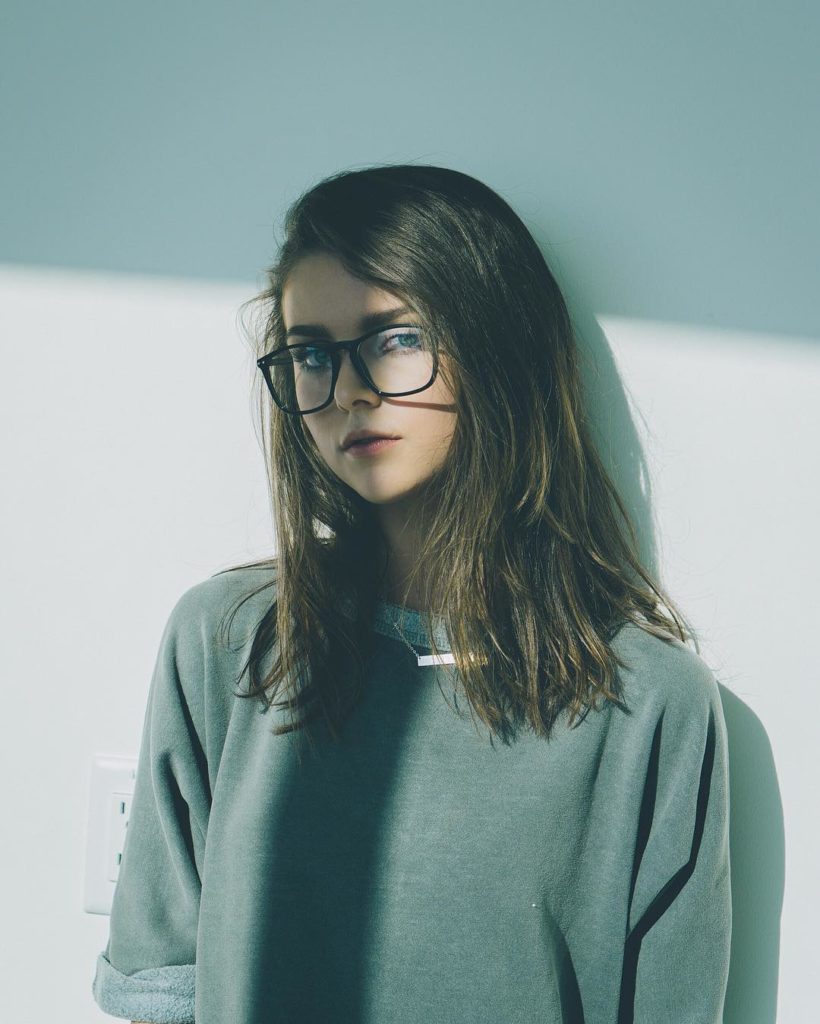 Looking Good—How to Wear This Season's Eyewear Trends 13 7_sarahdewald