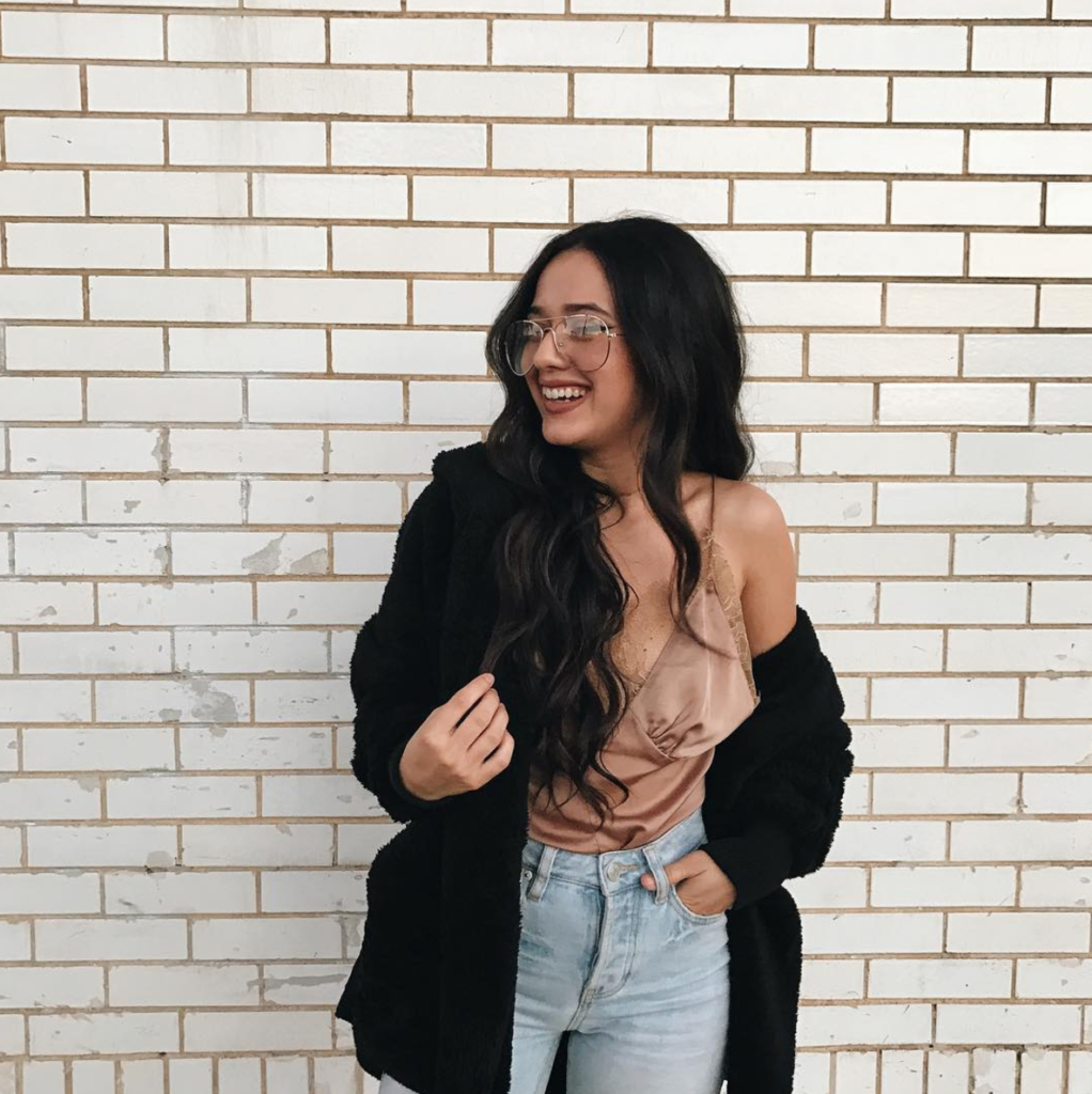 Check Out These 8 Fashionable Looks That Require Zero Brain Power 11 screen-shot-2016-11-28-at-6-11-13-pm