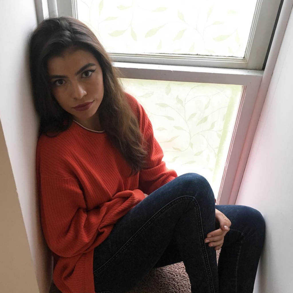 Check Out These 8 Fashionable Looks That Require Zero Brain Power 15 screen-shot-2016-11-28-at-6-14-38-pm