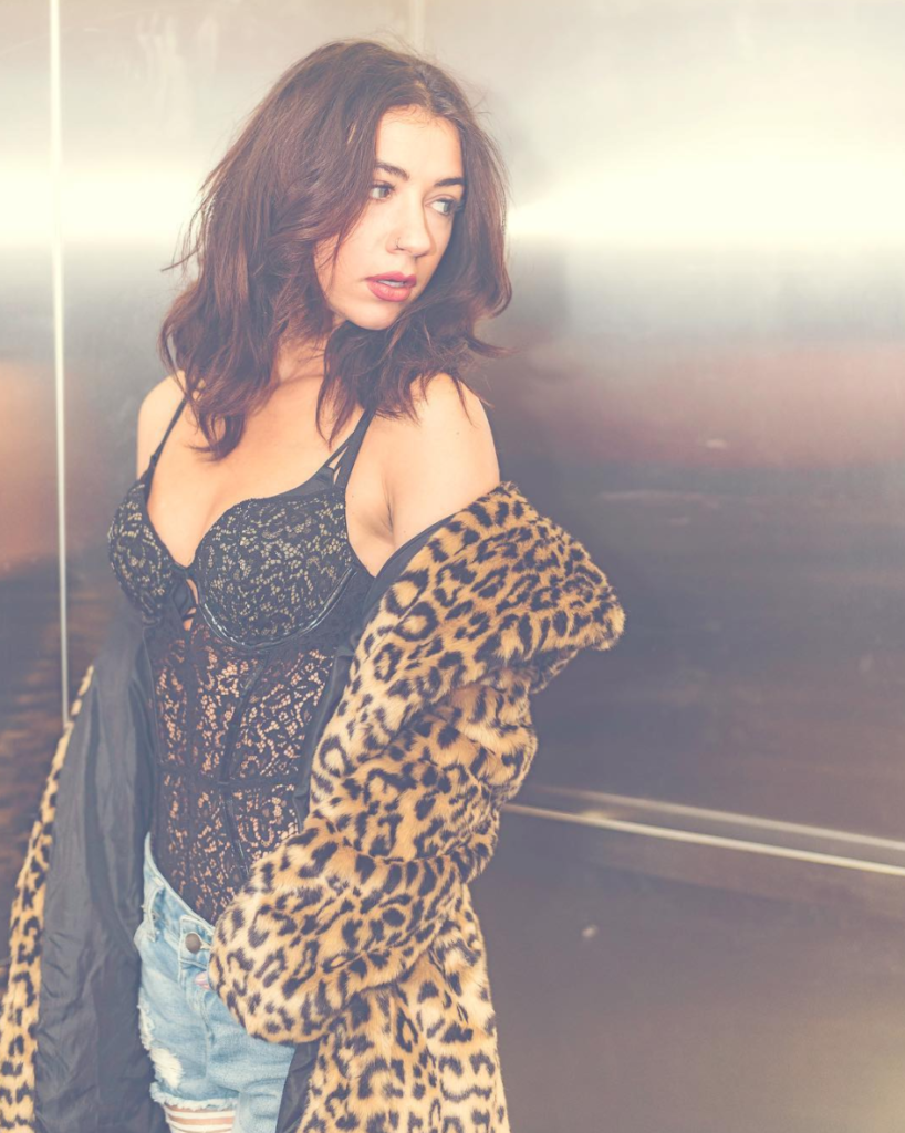 How To Look Luxe When You're Short On Bucks 7 screen-shot-2016-12-15-at-12-30-45-pm