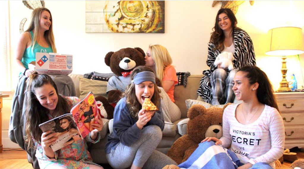These Cozy College Living Spaces Will Actually Make You Wish For Snow 19 screen-shot-2016-12-18-at-8-07-03-pm