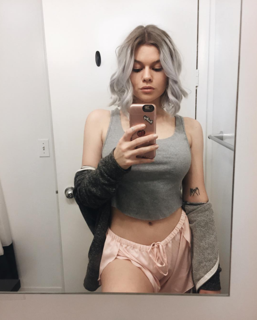 Color Crush! 8 Ways to Re-Fall In Love With Pink 9 screen-shot-2016-12-22-at-1-02-50-pm