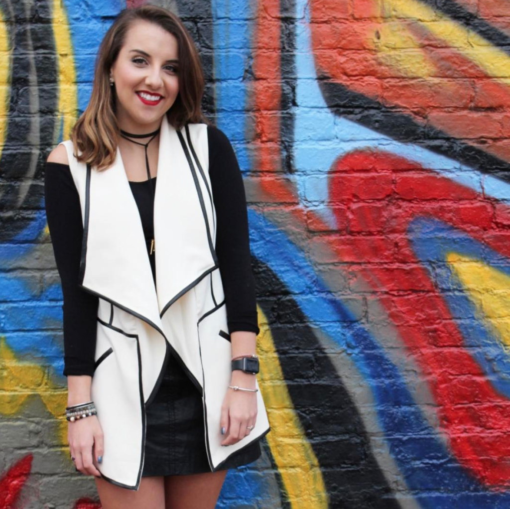 15 Stylish Outfit Ideas for the First Day of Your New Semester 22