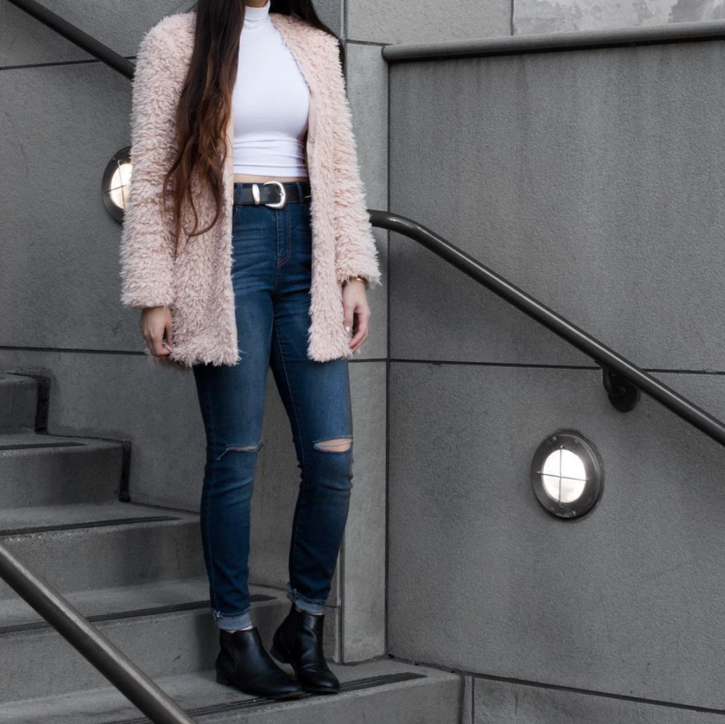 15 Stylish Outfit Ideas for the First Day of Your New Semester 24