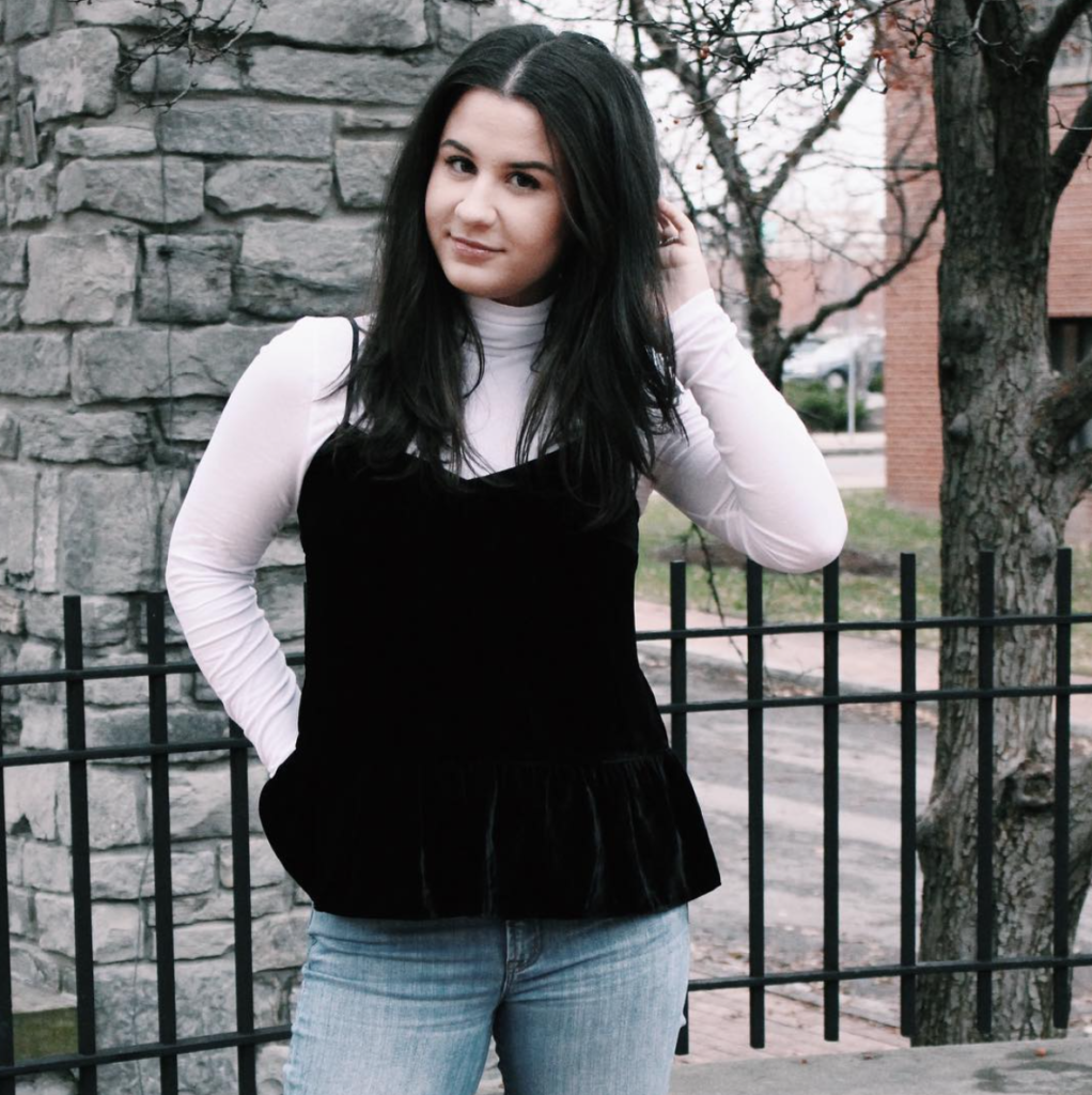 15 Stylish Outfit Ideas for the First Day of Your New Semester 29