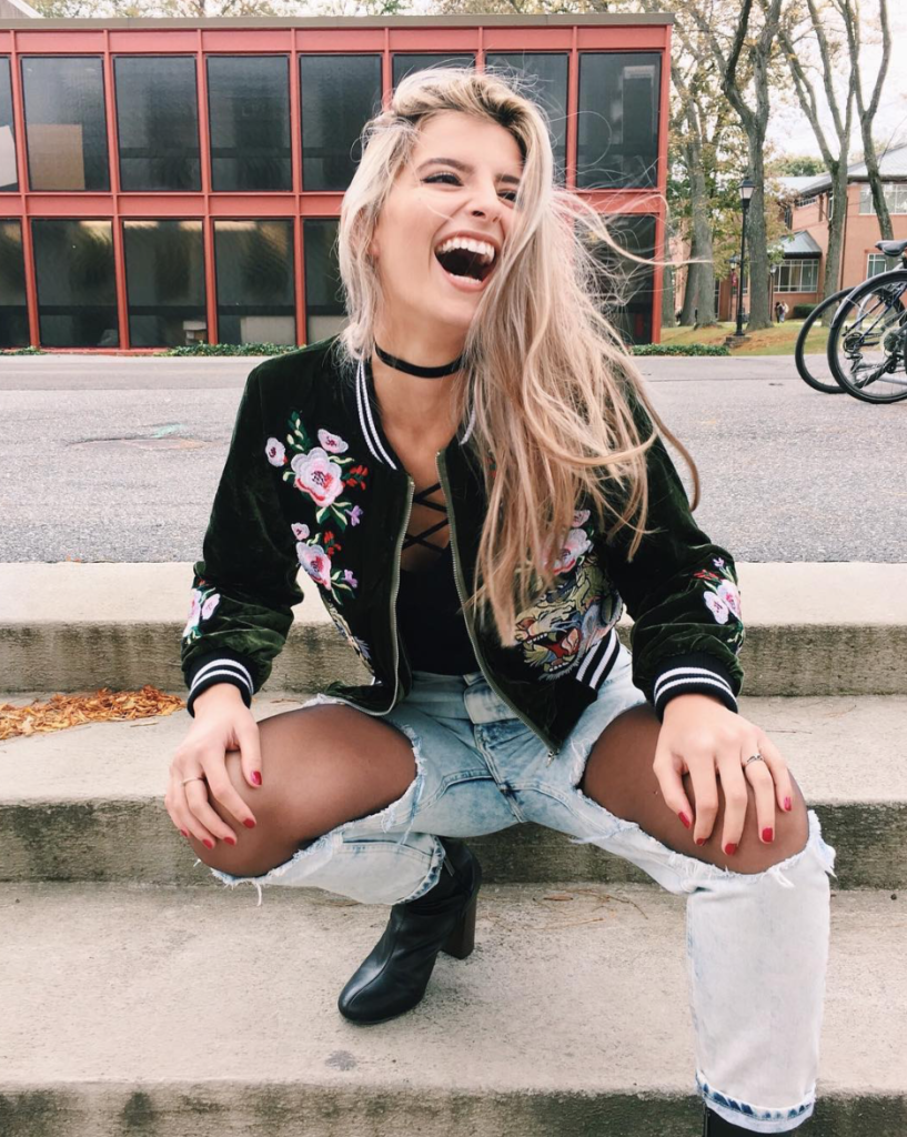 15 Stylish Outfit Ideas for the First Day of Your New Semester 27