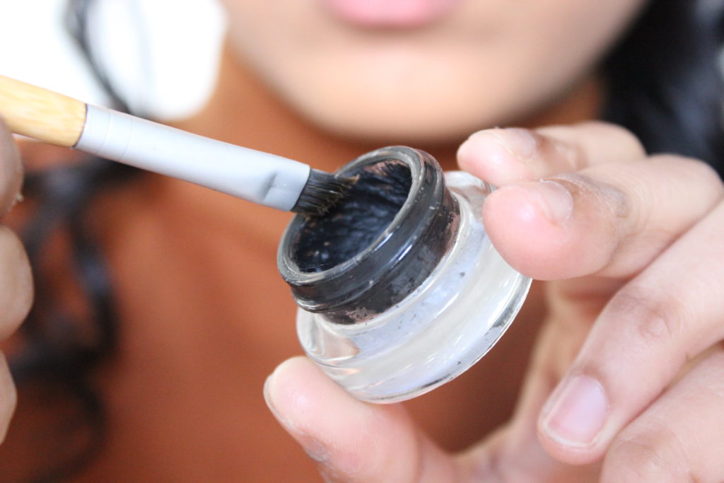 How To (Intentionally) Smudge Your Eyeliner 15
