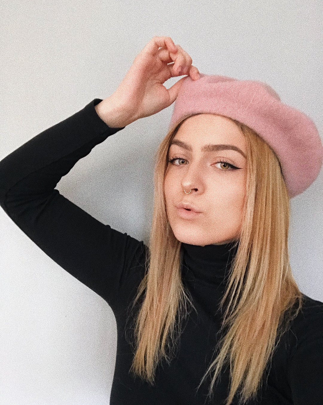 These Outfits Prove The Beret Is Having A Major Moment 11