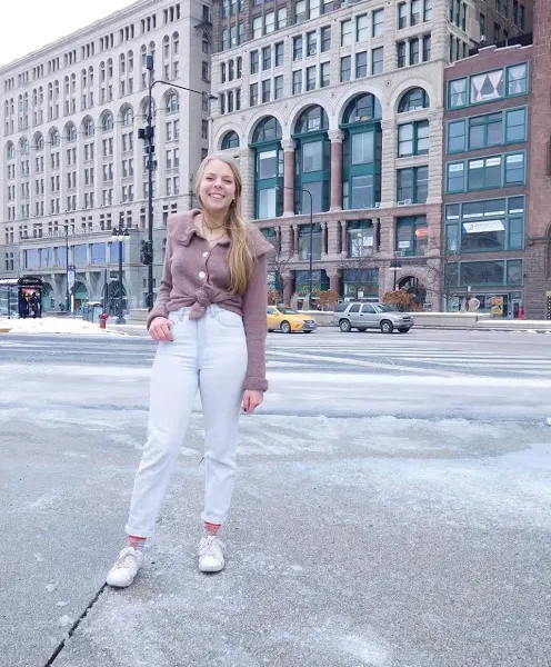 STYLE GURU BIO: Lia Cernauskas 1