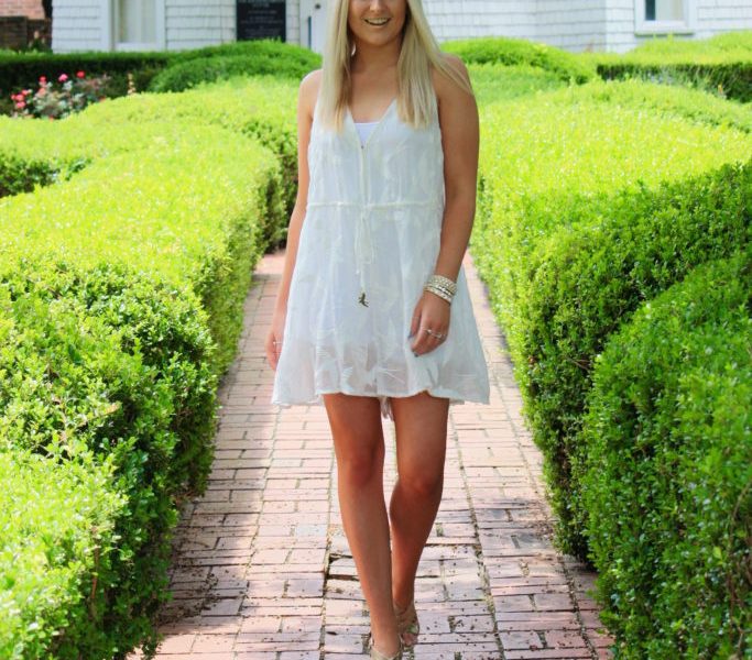 How to Stand Out at a White Party 1