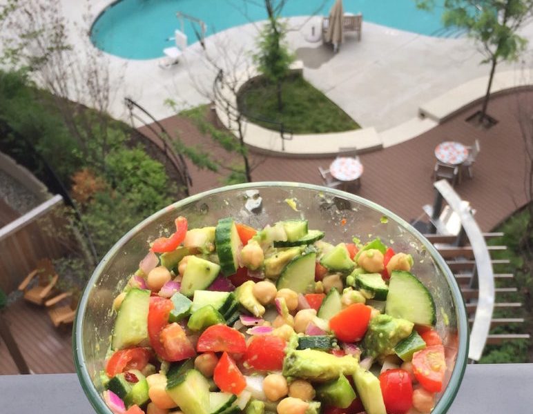 How to Make Your Own Vegan Chickpea Summer Salad 1