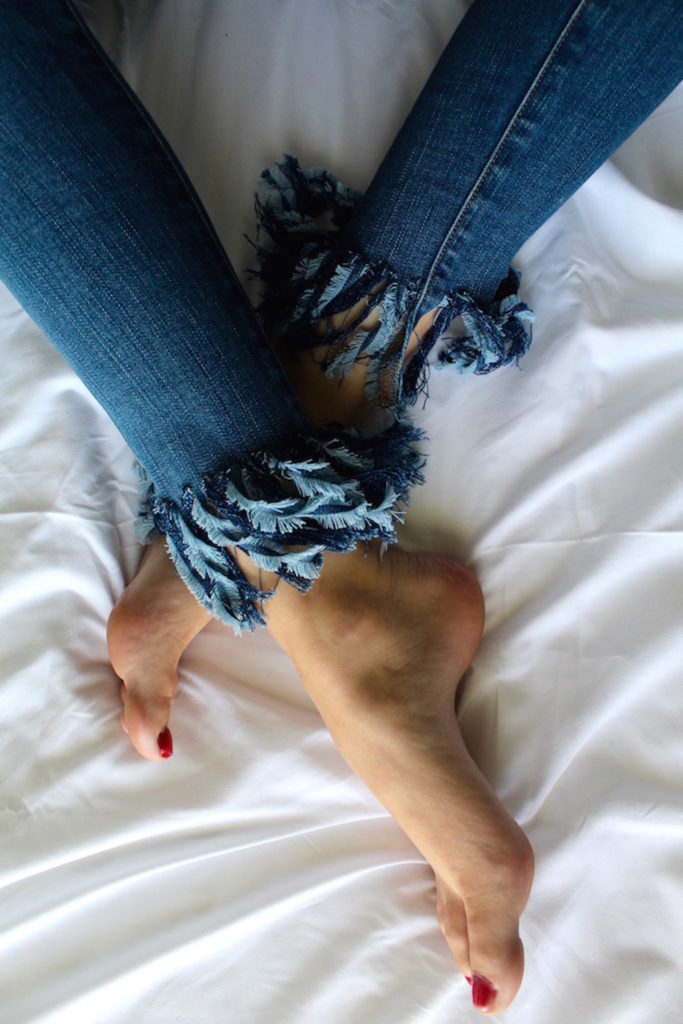DIY Fringe Jeans in 5 Easy Steps