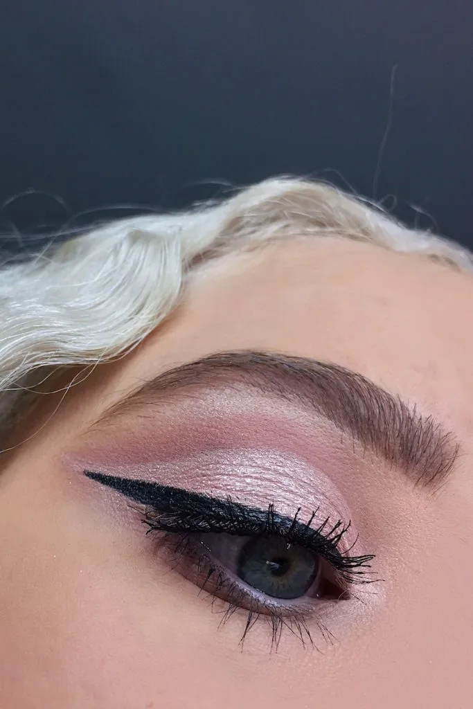 My Step-by-Step Guide to Doing Cut Crease Eyeshadow