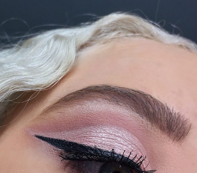 My Step-by-Step Guide to Doing Cut Crease Eyeshadow 1