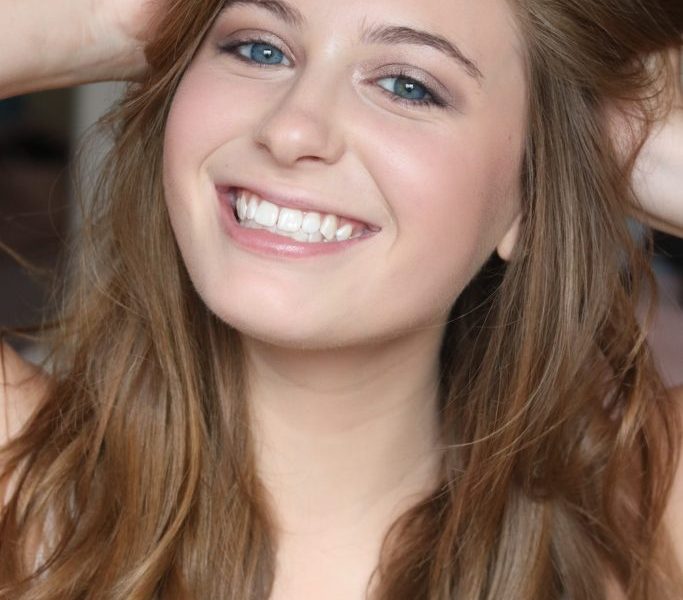 The Perfect Bronzed Summer Makeup Look 1