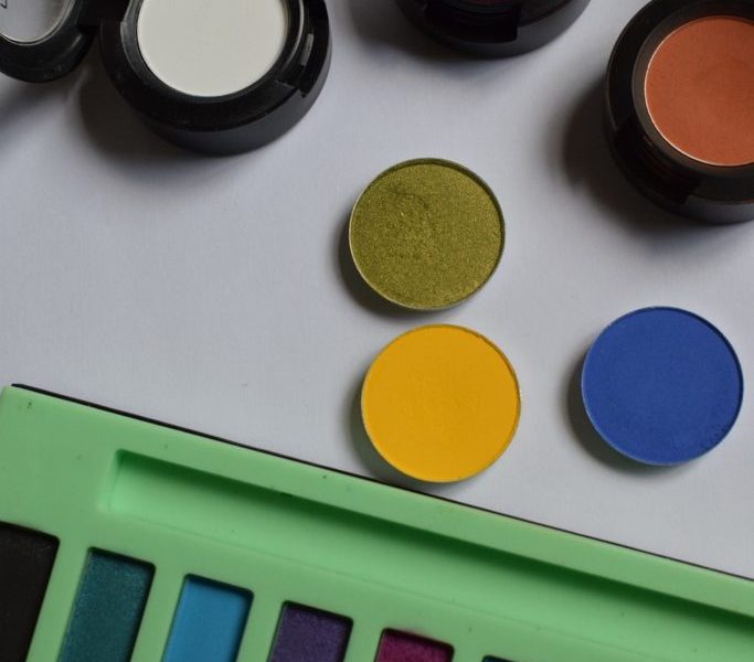 Mastering the Under-Eye Eyeshadow Trend 1
