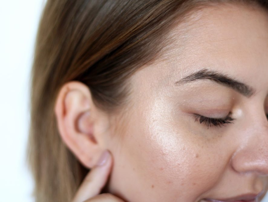 A Step-by-Step Guide to "No Makeup" Makeup