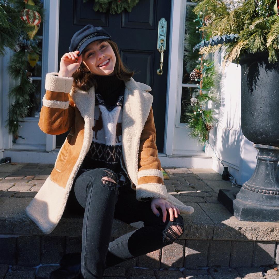 Blue fisherman's cap and cozy sweater 