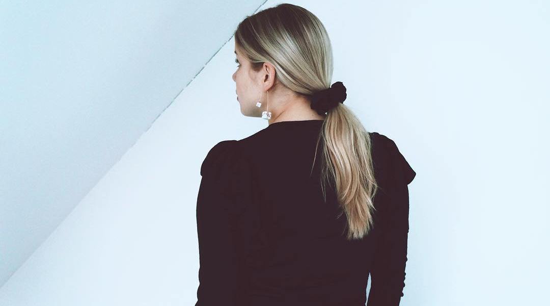 5 Low-Key Date Night Hairstyles That Are Still Really Pretty 1 low ponytail
