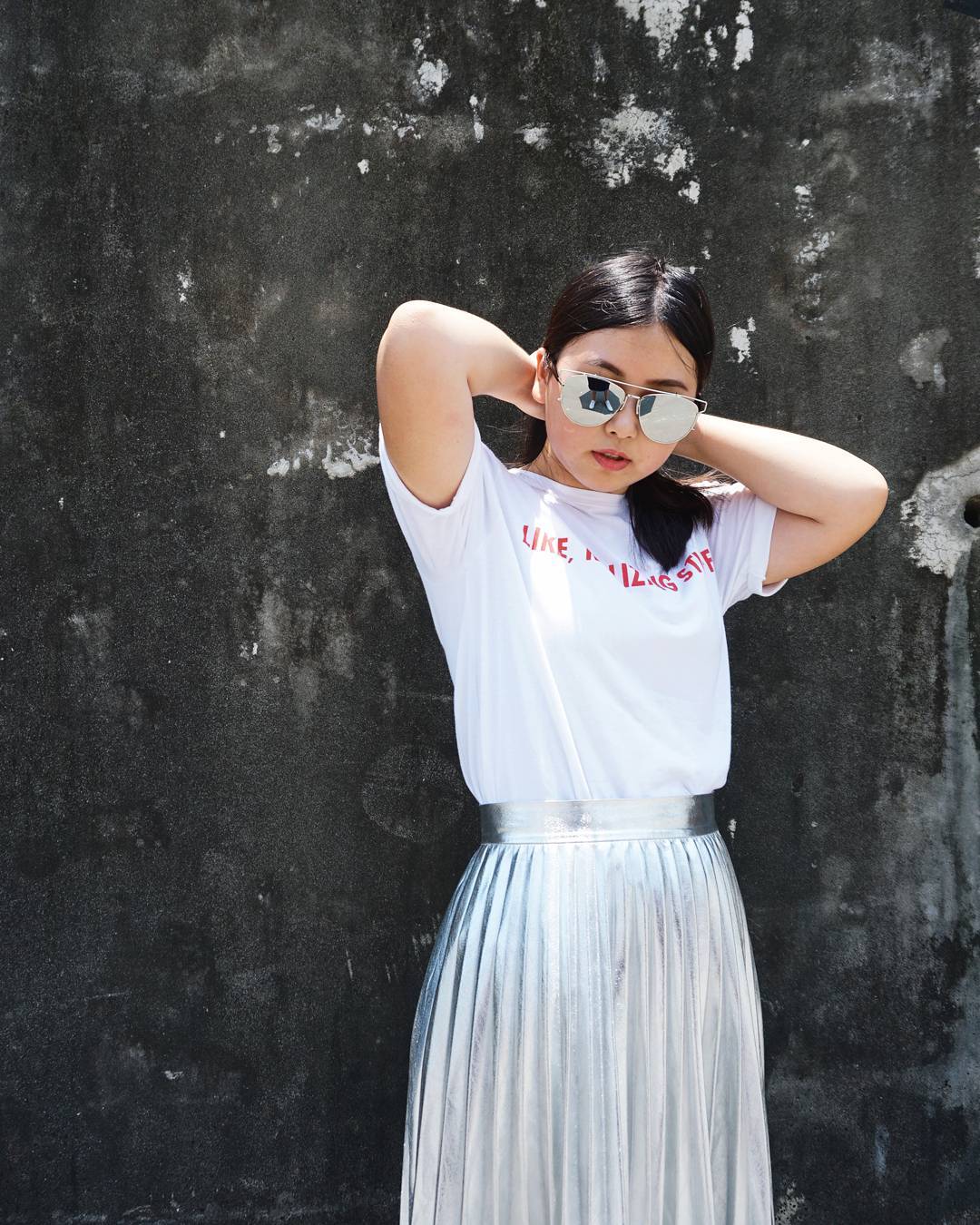 Cute Ways to Wear a Graphic T-shirt With a Metallic Skirt