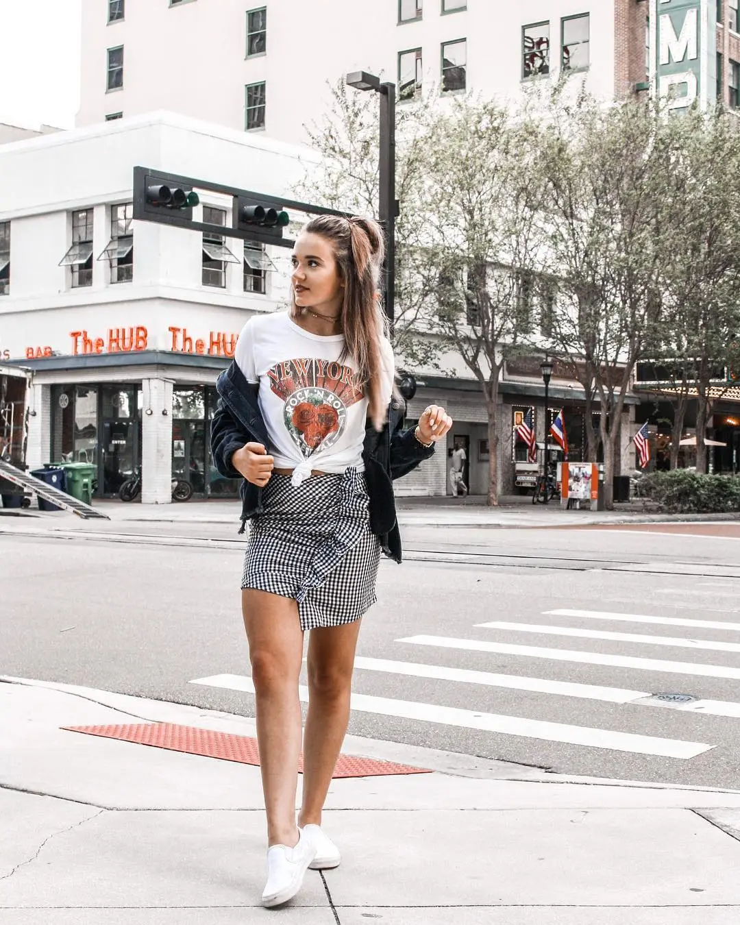Cute Ways to Wear a Vintage T-shirt With a Mini Skirt