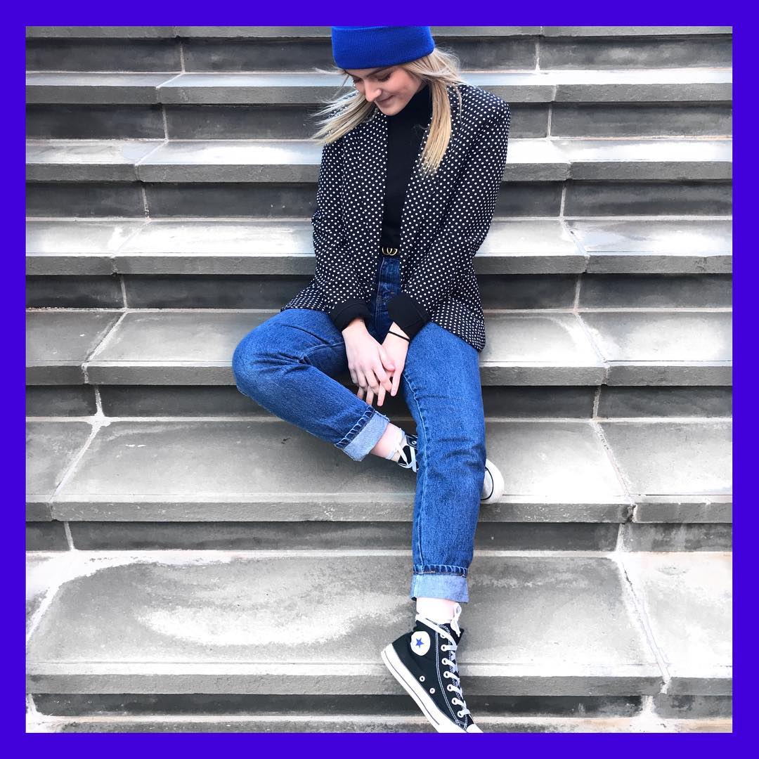 6 Super-Simple Outfit Ideas You Can Throw Together for the First Day of Spring 6 Polka dot blazer and bright blue beanie