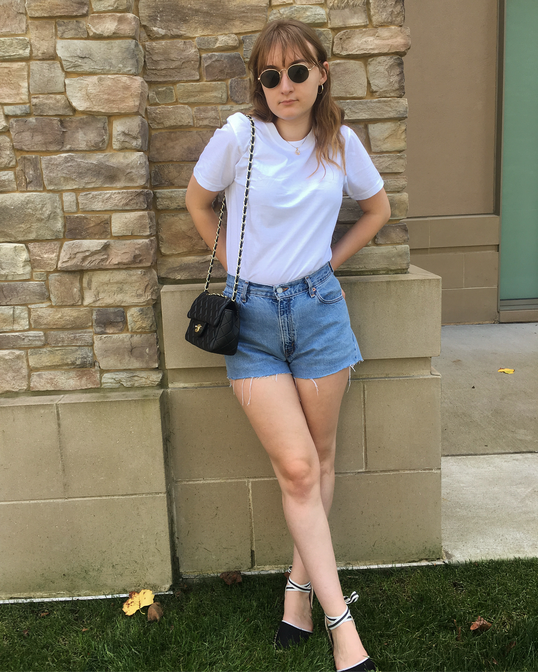 Cute Ways to Wear a T-shirt With Denim Shorts