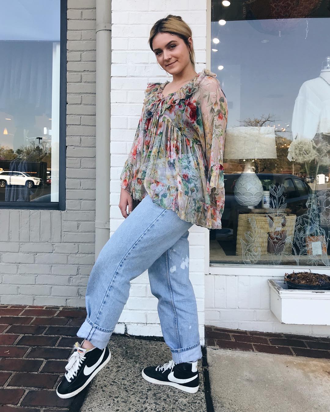 Lazy Day Outfit With Floral Top and Jeans