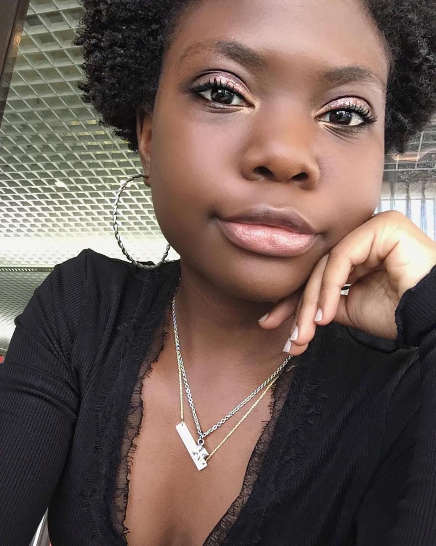 How to Apply Metallic Eyeshadow