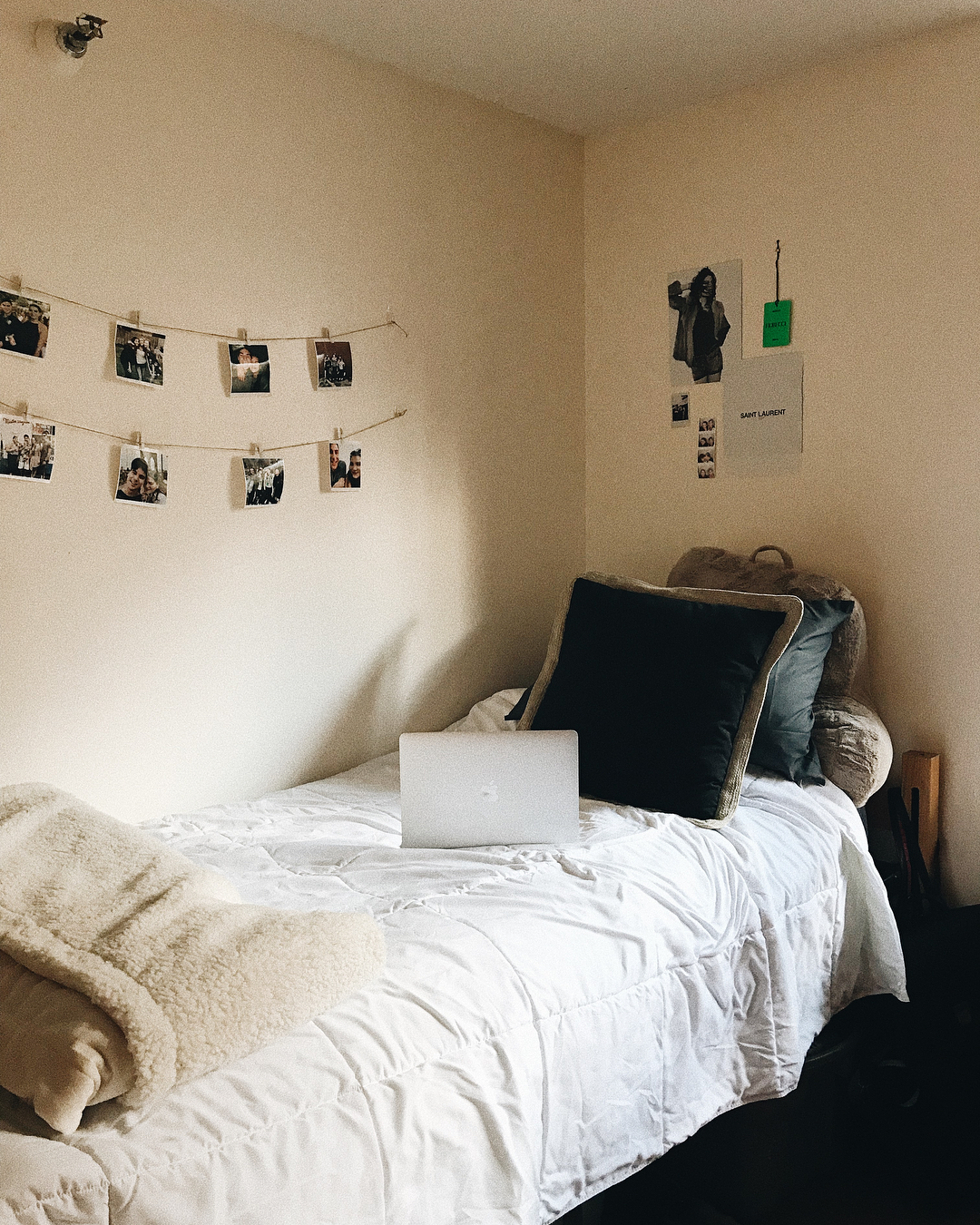 minimalist dorm inspiration