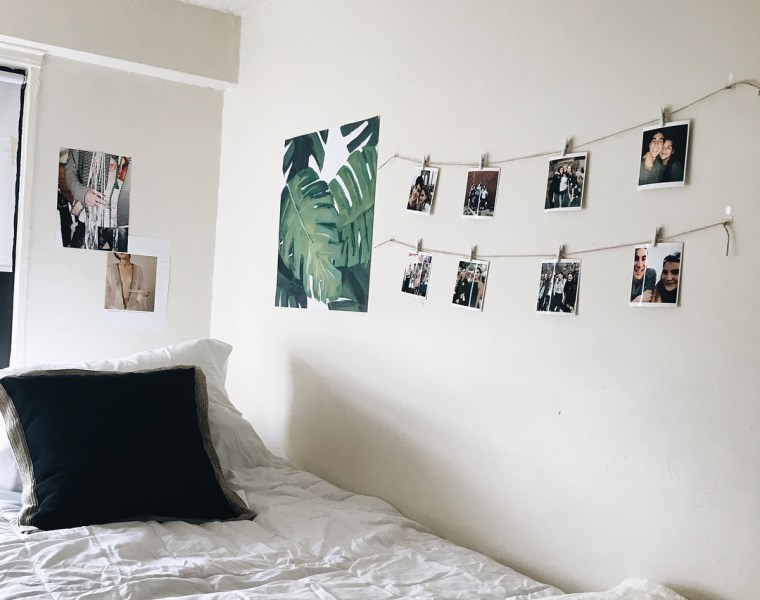 minimal dorm decor