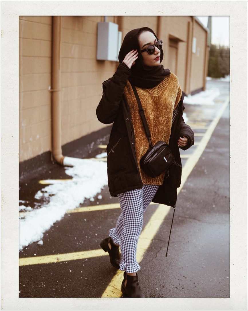 Here's How Our Community Members Are Styling Their Favorite Fall Sweater Outfits 18